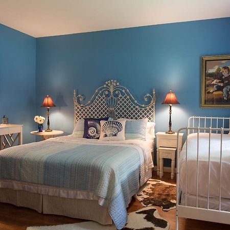 Bed and Breakfast Sleepy Creek Country Manor Bragg Creek Екстер'єр фото